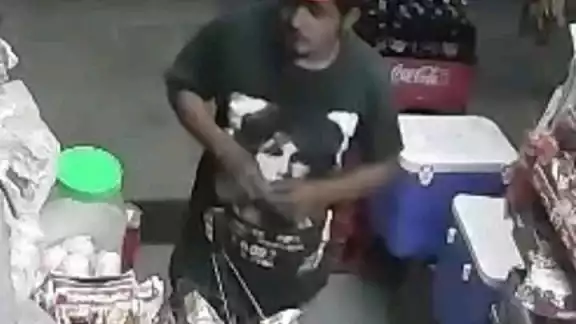 Comerciante de Chetumal divulgó el rosto del hombre que intento robarle Comerciante de Chetumal divulgó el rosto del hombre que intento robarle