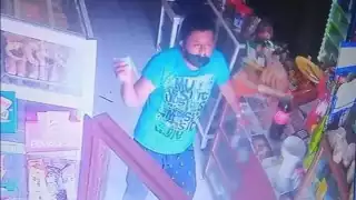 El sujeto huyó, aunque en esta ocasión fue grabado por la cámara de seguridad