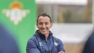 Andrés Guardado arranca carrera como entrenador en cantera del Betis
