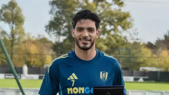 Jiménez con su reconocimiento de la Premier Jiménez con su reconocimiento de la Premier