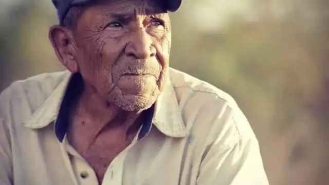 Don Cuco lleva 83 años curando con plantas en Acanceh