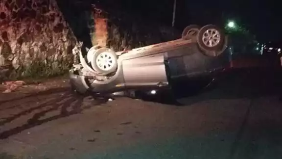 El conductor salió ileso, su vehículo fue llevado al corralón de la ciudad El conductor salió ileso, su vehículo fue llevado al corralón de la ciudad