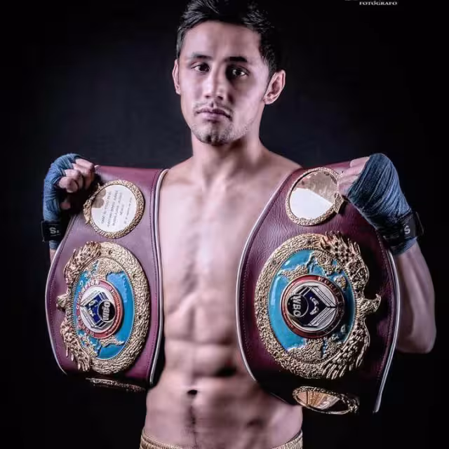 Moisés Fuentes debutó en 2010 y al poco tiempo comenzó a coleccionar títulos de boxeo