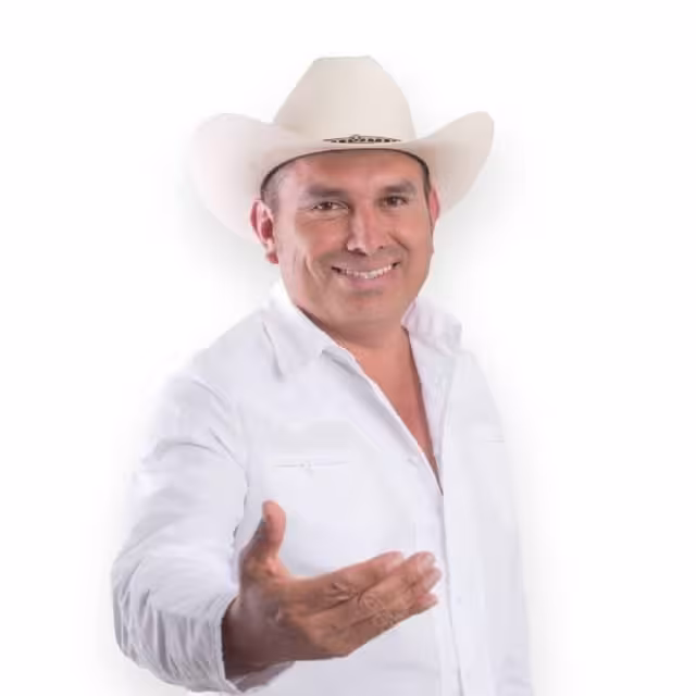 El agresor falló en su intento y el político resultó ileso.