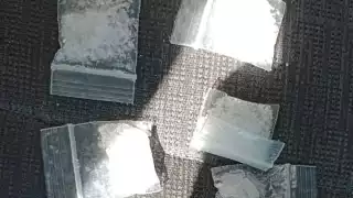 Policías aseguran a narcomenudista con 5 bolsas de droga en Campeche
