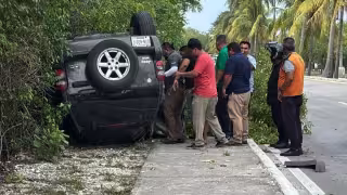 Accidente en el puente Nizuc deja un lesionado y provoca intenso tráfico en Cancún