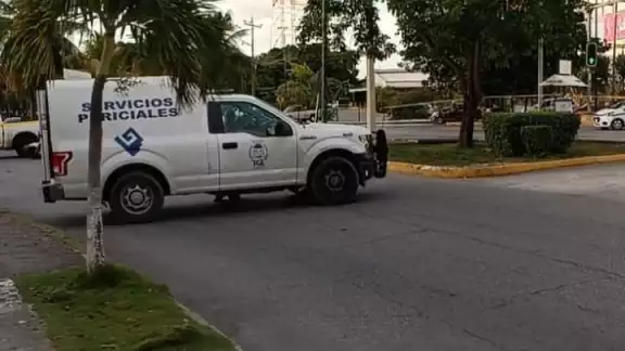 Al lugar llegaron elementos de la Policía Quintana Roo, así como de Servicios Periciales Al lugar llegaron elementos de la Policía Quintana Roo, así como de Servicios Periciales