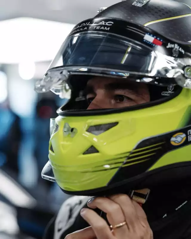 Checo saltó a pista en su regreso a la F1