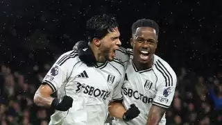 Raúl Jiménez da triunfo al Fulham y se acerca al Top 10 latino en Premier League