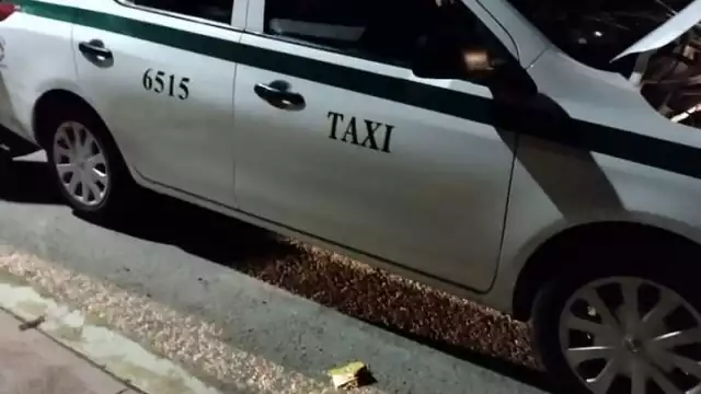 Este fue el taxi baleado cerca de Kantunilkín
