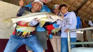 El ganador logró la captura de un ejemplar de robalo de 6.1 kilogramos