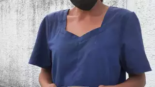 A sus 39 años se le ve muy delgada y con visibles huellas de desvelo en el rostro, quizás se deba a tanta preocupación y algo de frustración