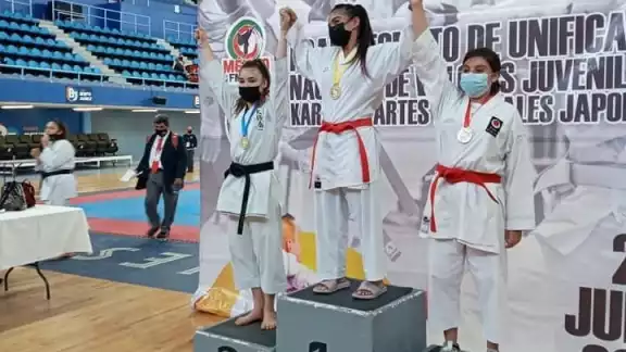La karateca obtuvo dos medallas de oro asegurando su lugar la competencia de Rumanía