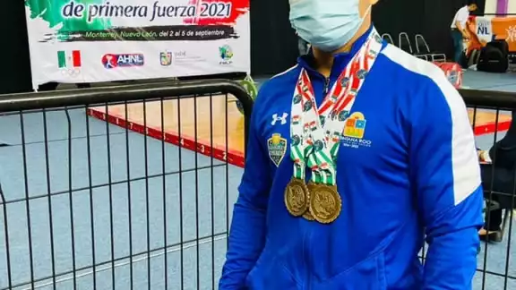 Víctor Badur Güemez y Darvin Pech participan en el certamen nacional que se desarrolla en el Gimnasio de Halterofilia Víctor Badur Güemez y Darvin Pech participan en el certamen nacional que se desarrolla en el Gimnasio de Halterofilia