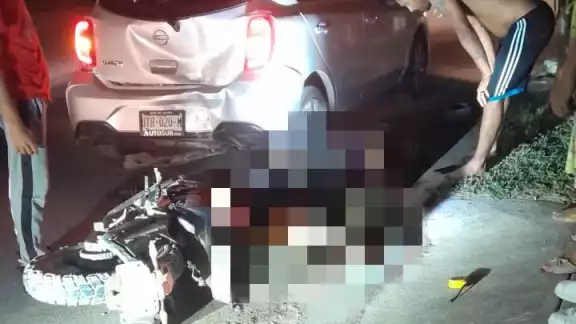 El conductor de la motocicleta quedó inconsciente luego del impacto. El conductor de la motocicleta quedó inconsciente luego del impacto.