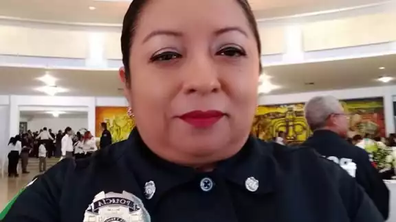 La mujer declaró que no tiene miedo de denunciar públicamente lo que Rodrigo Rodríguez, titular de la Policía de Cozumel, hizo para removerla de su puesto de trabajo de manera arbitraria La mujer declaró que no tiene miedo de denunciar públicamente lo que Rodrigo Rodríguez, titular de la Policía de Cozumel, hizo para removerla de su puesto de trabajo de manera arbitraria