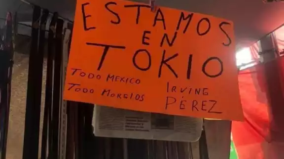 El adulto mayor colocó un letrero hecho a mano en su puesto del mercado Benito Juárez, en Jojutla, Morelos El adulto mayor colocó un letrero hecho a mano en su puesto del mercado Benito Juárez, en Jojutla, Morelos