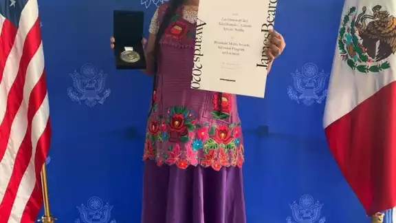 Lady Tacos de Canasta recibe premio
