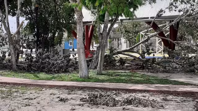 Habitantes de tales colonias protestan por falta de servicio en hogares y negocios