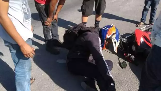 De acuerdo con versiones de testigos, el hombre fue impactado por un automóvil cuando salía de la colonia Santa María