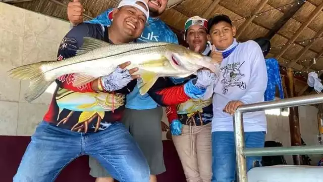 El ganador logró la captura de un ejemplar de robalo de 6.1 kilogramos
