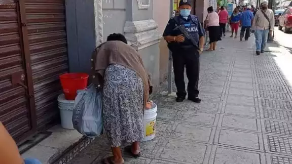 “En Yucatán puedes violar y matar a un foráneo, Lo que no puedes hacer es ganarte la vida honradamente vendiendo en el centro” “En Yucatán puedes violar y matar a un foráneo, Lo que no puedes hacer es ganarte la vida honradamente vendiendo en el centro”