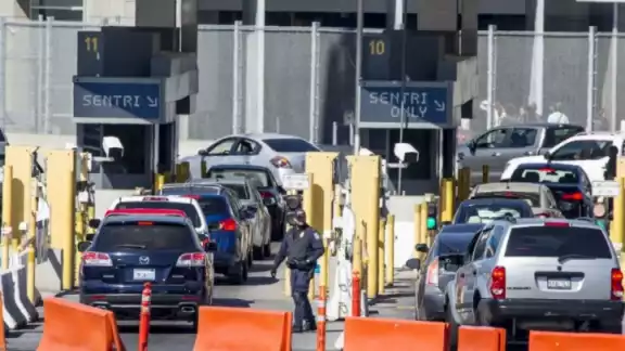 El Gobierno de Estados Unidos anunció la extensión al 21 de octubre las restricciones de viajes no esenciales en sus fronteras terrestres con México y Canadá