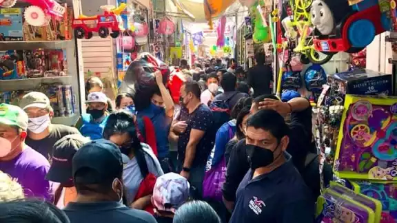 Así es como luce este callejón en la CDMX lleno de juguetes Así es como luce este callejón en la CDMX lleno de juguetes