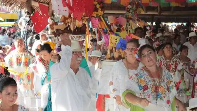 La Feria del Cedral en Cozumel finaliza el 3 de mayo, con la celebración del Día de la Santa Cruz, donde presentan bailables