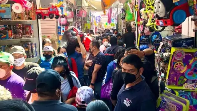 Así es como luce este callejón en la CDMX lleno de juguetes