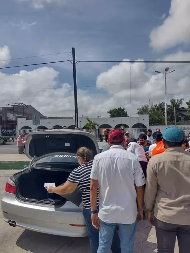 El bebé quedó varios minutos sólo en el interior del automóvil