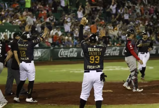 Ambos equipos se llevaron un encuentro en esta doble cartelera. Foto: Por Esto!