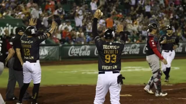 Ambos equipos se llevaron un encuentro en esta doble cartelera. Foto: Por Esto!