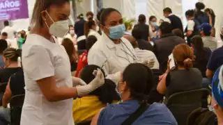 Las personas que vayan a recibir dosis en la CDMX deberán llevar impreso su expediente de vacunación