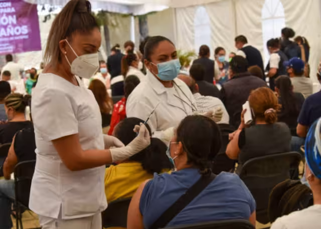 Las personas que vayan a recibir dosis en la CDMX deberán llevar impreso su expediente de vacunación