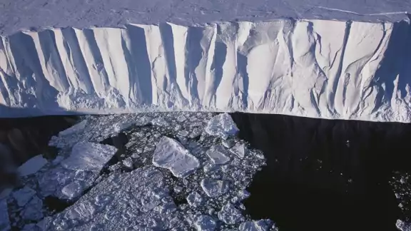 Este glaciar es conocido de esta forma debido a que su desprendimiento podría desencadenar un aumento de varios metros en el nivel del mar. 