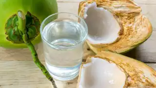 El agua de coco ayuda a la digestión y a tener rendimiento cognitivo