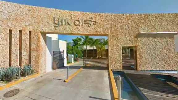 Los hombres simularon durante algunas horas trabajar como albañiles en un predio contiguo