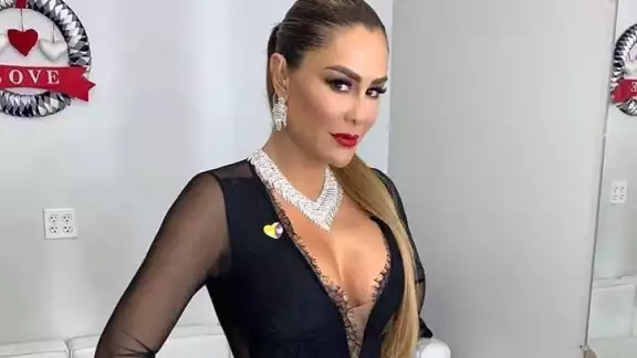 Instagram @ninelconde Instagram @ninelconde