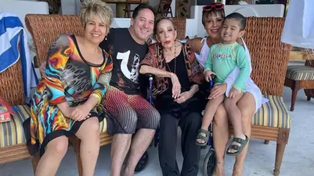 La actriz de 91 años se encuentra en la casa de Alejandra Guzmán en Huatulco
