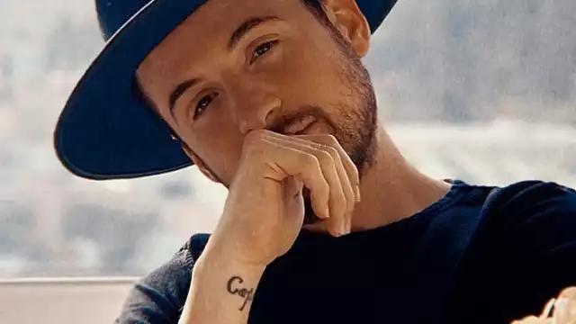 Jesús Zavala es conocido por su icónico personaje de Hugo Sánchez en la serie de Netflix, Club de Cuervos