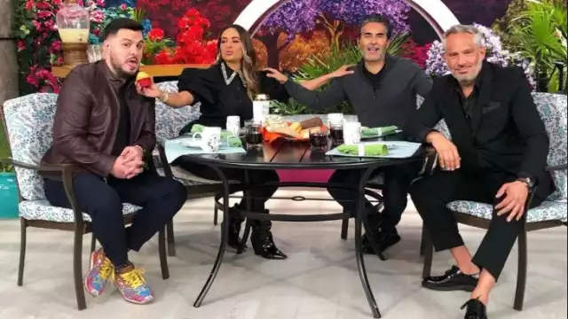 Los conductores del programa “Hoy” sorprendieron a sus televidentes, luego de protagonizar un encontronazo a cachetadas