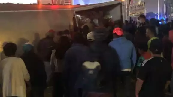 Con ayuda de los vecinos, elementos de la Policía Municipal lograron despejar el área en pocos minutos