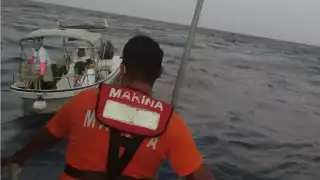 Rescatan a turistas estadounidenses de embarcación a la deriva en Cozumel