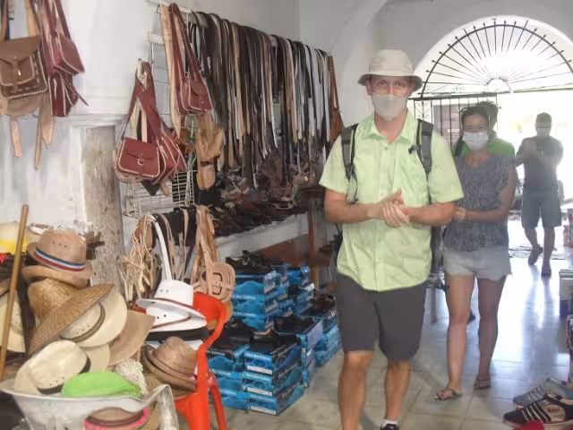 “La pandemia nos ha afectado bastante en nuestro trabajo, ya casi no hay encargos, sólo hacemos algunas reparaciones”, señala uno de los afcetados