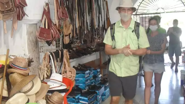 “La pandemia nos ha afectado bastante en nuestro trabajo, ya casi no hay encargos, sólo hacemos algunas reparaciones”, señala uno de los afcetados