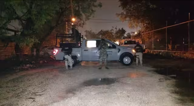 Fuerzas policiacas catean una vivienda en la colonia Dzununcán