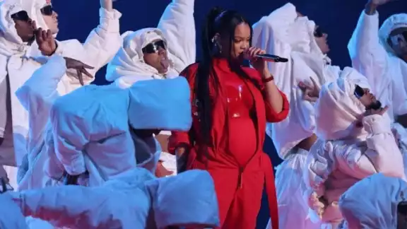 Rihanna se presentó en el Super Bowl Rihanna se presentó en el Super Bowl