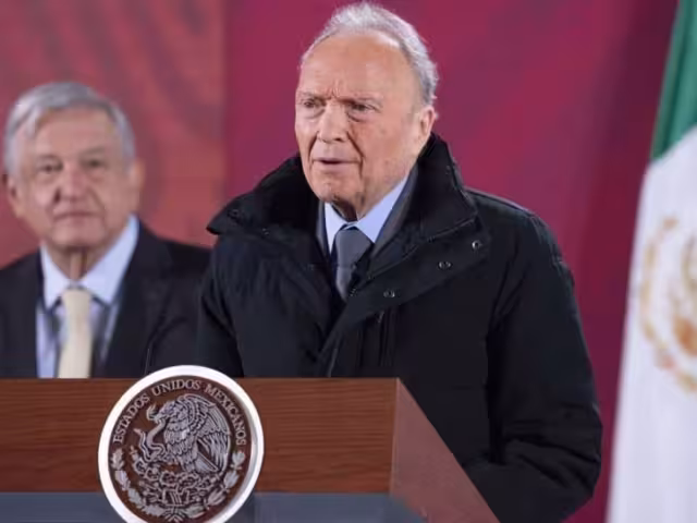 El fiscal Alejandro Gertz Manero reaparece tras especulaciones sobre su estado de salud