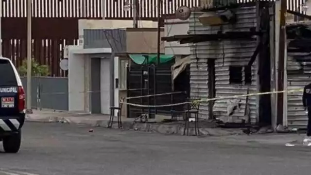 Aparentemente, el siniestro fue provocado por un sujeto identificado como José Luis Limón, quien intentaba huir de la entidad rumbo a Sonoyta.